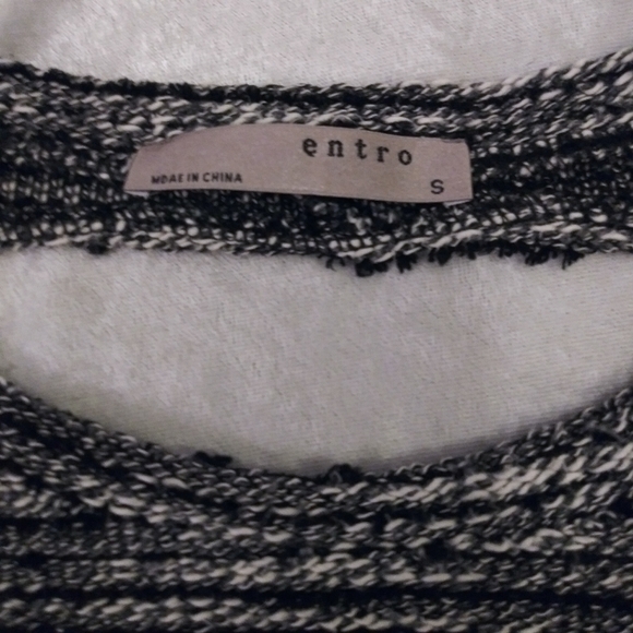 Entro Black White Grey 3/4 Sleeve Sweater with High Low Hems Open Back - Picture 2 of 8